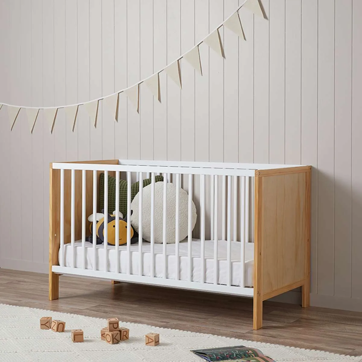 Aspiring Classic Cot - White/Natural Mocka