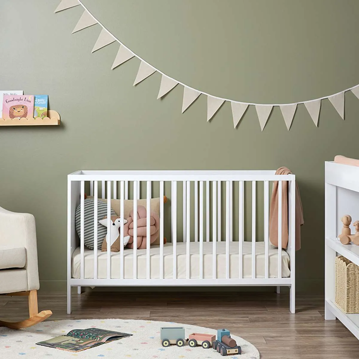 Aspiring White Four Piece Set Mocka