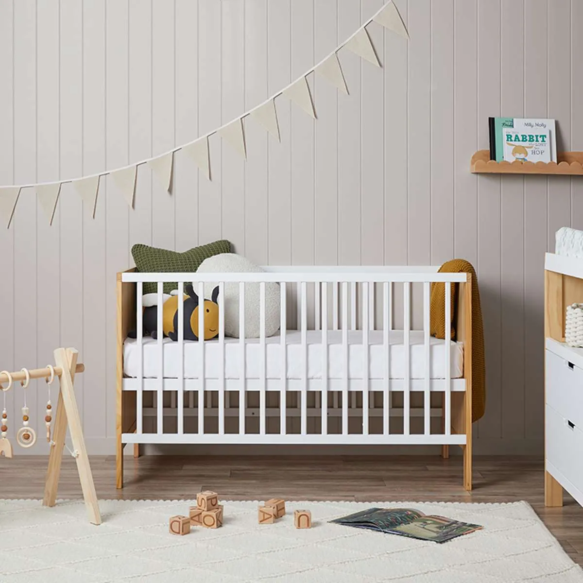 Aspiring White Natural Four Piece Set Mocka