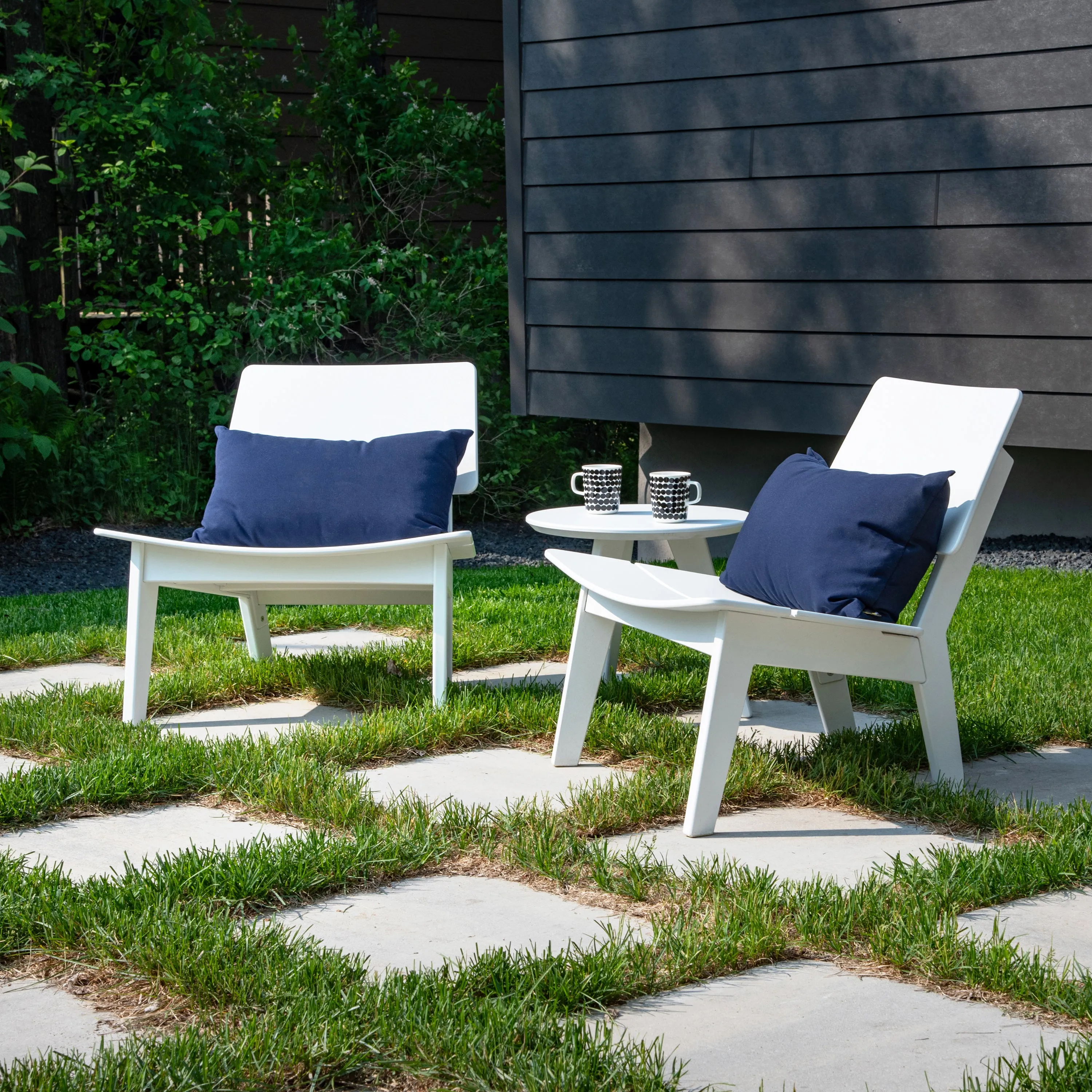 Lago Lounge Chair and Satellite End Table Bundle