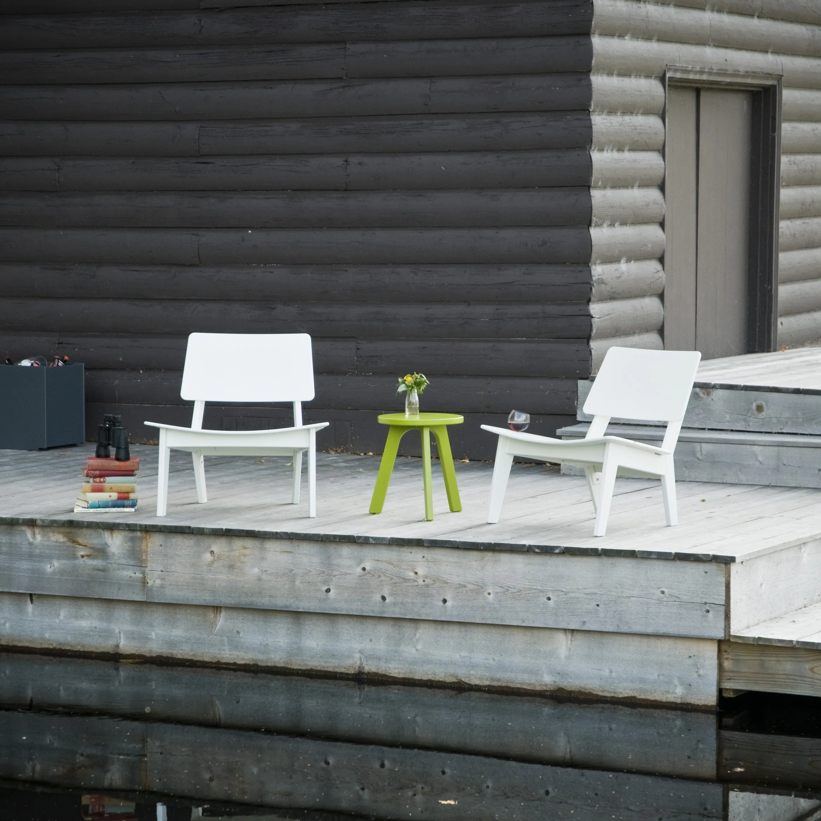 Lago Lounge Chair and Satellite End Table Bundle